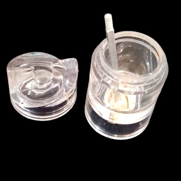 Pair of Trudeau Clear Acrylic Salt & Pepper Grinders Modernistic Design - Picture 6 of 6